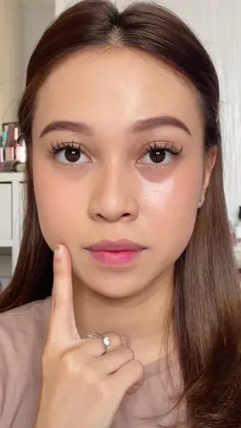 ini salah satu loose powder yang sku rekomen banget sih karena beneran mantul banget✨ #YOUNoutriwear #YOUMakeup #fyp #AQUAUVAirPower #gayadirumah 