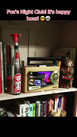 90s dance club in a transistor radio? Sure why not!😉 Here’s a little foxy’s nightclub to end your week.😎🪩 #modelmaking #dioramamaker #handmadeart #repourposed #vintageonly #danceclub #minatures #uniqueart 