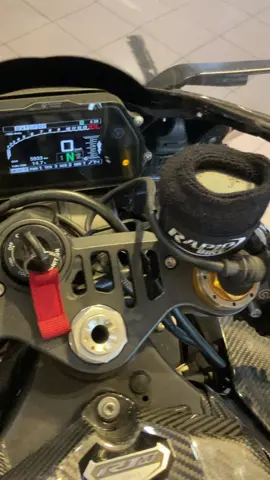 #yamaha #r1 #r1m #supersport #super #superbike #sportbike #track #200hp #carbon #fiber #carbonfiber #lightweight #tiktok #抖音 #抖音视频 #抖音短片 #摩托 #骑士 #ride #rider #riding #rev #engine #exhaust #sound #power #iniideasaya 