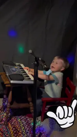 When the backup singer steals the show… #lilrockstar #80smusic #summerof69 