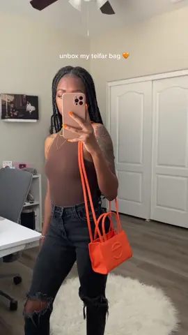 I want one in every color 🧡🍊 #telfarbag #telfar #unboxing 