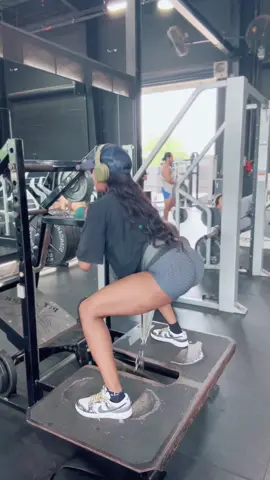 Bet it ALL on me, its a win guaranteed 🦾 #GymTok #FitTok #fitnesstok #summerbody #gymgirl #bulkingseason #bulking #weightgainjourney #fitnessjourney #fitnessmotivation #gymgirls #gymbaechronicals #fyp #alphaland @official_alphaland 