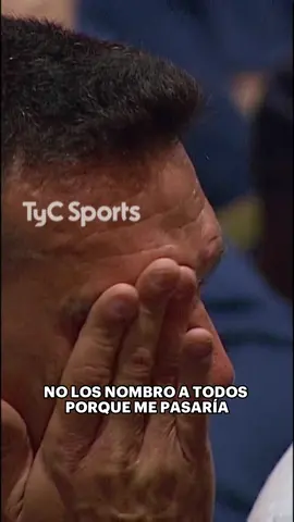 🥺 YO NO ESTOY LLORANDO, VOS ESTÁS LLORANDO🥺 José Andrada fue uno de los hinchas que le entregó a los campeones del Mundo un reconocimiento en el homenaje de la CONMEBOL y sus lágrimas emocionaron hasta a Scaloni y Enzo Fernández.