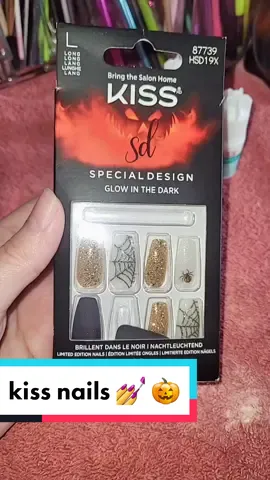 never to early for Halloween plus I got these after Halloween from @kissproducts last year and never got to use them yet 🎃🖤 #hallweennails #kissnails #beautyinfluencer #kisshalloweennails #pressonnails 