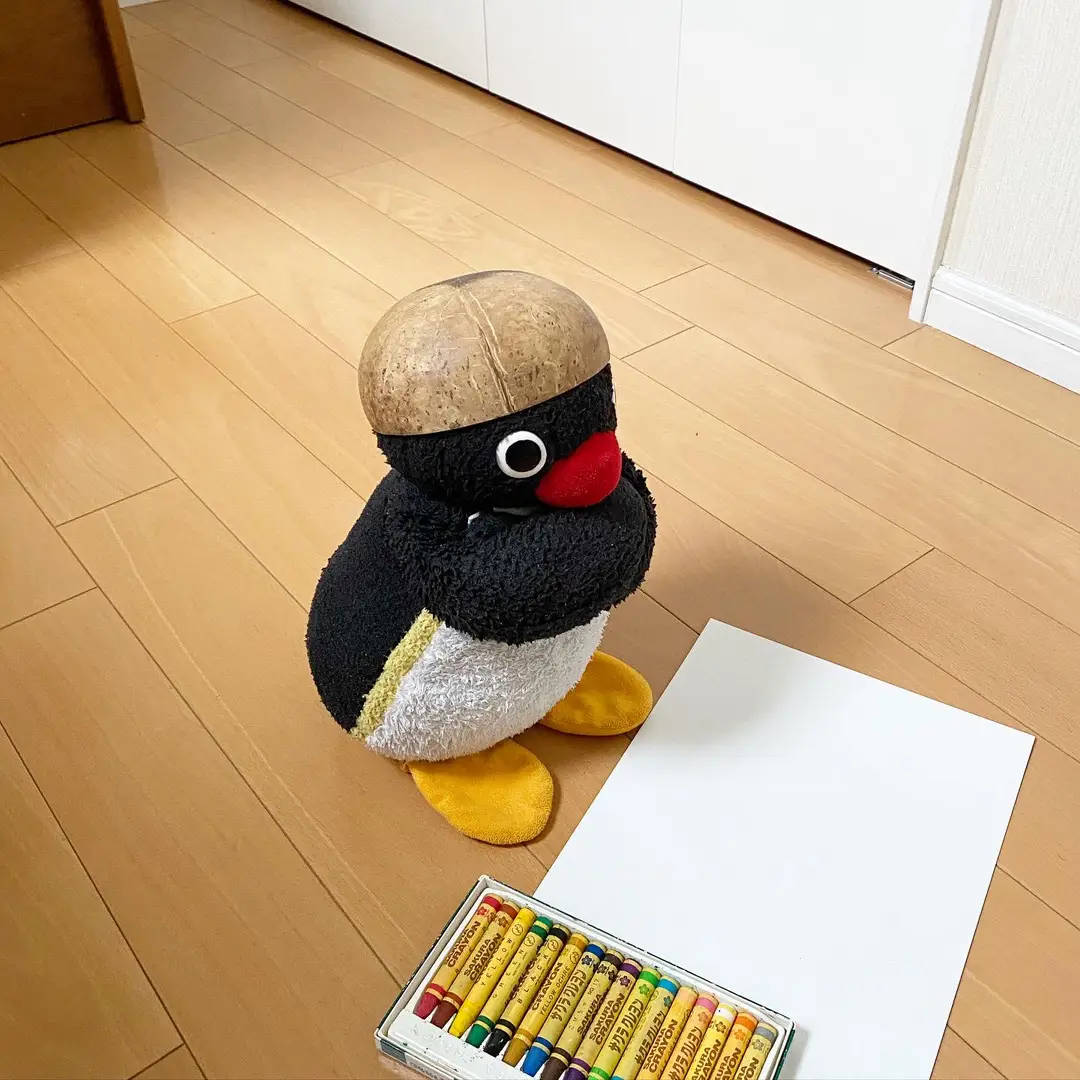 🐧🤔🎨 ・ #ピングー #pingu #ぬい撮り #ペンギン #penguin #🐧 #絵 #picture #🖼 #stuffedanimals #plushies #nootnoot #japan 