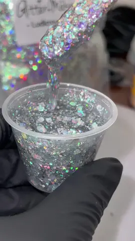 Glitter is magical ✨ @glittermakesit   #resin #epoxyresin #glitter #glittermix #glittermixing #glittermakesit #resinart #fluidart #fluidart_daily #obsessed #satisfying #holographic #holo 