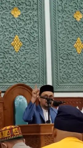 Jemaah salat Subuh mengikuti ceramah yang disampaikan Ustaz Muhammad Yasir Yusuf di Masjid Raya Baiturrahman, Banda Aceh, Rabu (29/3/2023) atau bertepatan hari ketujuh Ramadan 1444 Hijriah. Di antara jemaah terlihat Kapolresta Banda Aceh Kombes Fahmi Irwan Ramli yang ikut mendengar langsung ceramah tersebut. Berikut cuplikannya. #acehkini #ceramah #subuh #masjidbaiturrahman #aceh #Ramadan