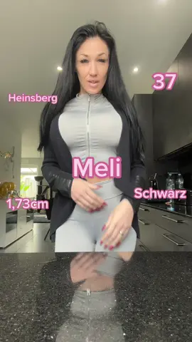 Infos über mich😍🌸 #name #stadt #grösse #lieblingsfarbe #heinsberg #schwarz #alter #ü30 #justmeli #fürdich #girl 
