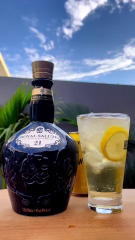 ✨WHISKY TÔNICA ROYAL Conta aí se você tomaria esse drink! #bebidaspremium #drink #chivasregal #chivasroyalsalute21 #chivasroyalsalute #royalsalute21 #drinksoftiktok #drinksemcasa 