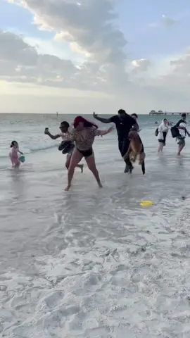 Fake Dog Bark Prank on  the beach pranking 😂😂 #foryou 