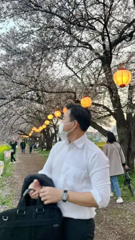 Không bộn bề, không lo toan.