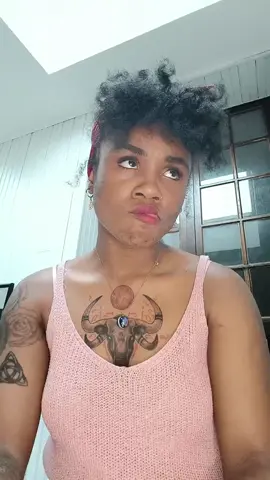 😂😂😅 j'en fais partie 😭 et vous ?😂 #fyp #foryou #pourtoi #pov #sketchcomedy #sketch #humouriste #drole #blague #discretion #whattapp #discution #maquerelle #curieuse #lol#humour #acting 
