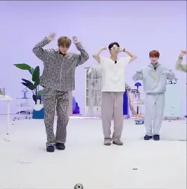the way heeseung starting twerking💀 - - - - #enha #enhypen #jayenhypen #heeseung #sunghoon #sunoo #nikienhypen #fyp #엔하이픈 #enoclock #kpopfyp #xyzbca #foryoupage 