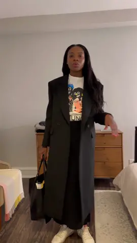 It was either film this ootd or curl my hair… Maybe it’ll give Black girl weave thay rich men love and bag me a hubby 🤞🏾 Also, I carried another shirt to wear on top of the t-shirt because…ya know  #OOTD #grwm #whatiwore 