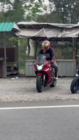 CBR650f 4สูบยอด นิยมของไทย ยังหล่อ เสียงหวาน ไม่เปลี่ยน #bigbike #ชอบบิ๊กไบค์ #cbr650f 