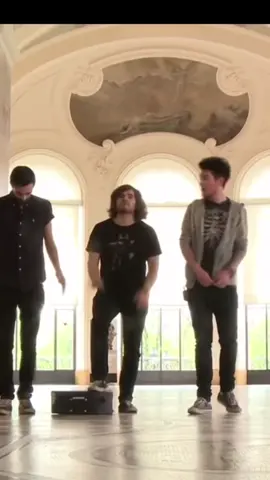 A bit of Pompeii from the early days 🖤 #GiveMeABeat #bastillepompeii #LiveMusic #badbloodx 