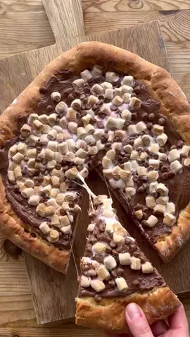#bbcgoodfood #easterbakingidea #chocolatepizzachallenge #sweetpizza #chocolateidea 