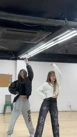 youre just a bum bum bum bum bum bum 🩷~~~ #cignature #시그니처 #SELINE #셀린 #CHLOE #클로이 #mother #motherchallenge #iamyourmother @Meghan Trainor 