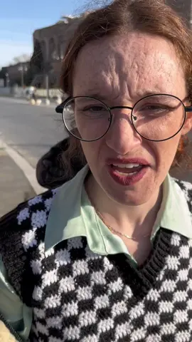 Ed ecco le bellezze di Roma spiegate dalla guida Giuggi 1G: giulia_pellegrini_