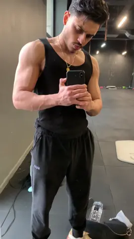 Instagram : giovanni.alexandru 
