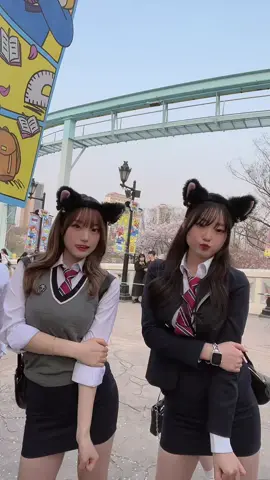 韓国の制服着た！🇰🇷#双子 #twins @じゅんなJUNNA♊️👯 @ゆうな♊️👯유나 