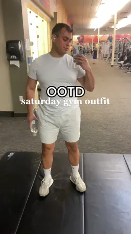 🐼🤍👟 #OOTD #gym #menswear #wellness #Fitness #simpleoutfit 