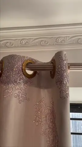 Automatic curtain robot