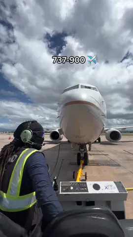 Hi my people ✈️ #fyp #fypシ #fypシ゚viral #viralvideo #foryoupage #foryoupage❤️❤️ #aviones #aviationdaily✈️🇳🇵 #aviationdaily #avioncito #aviationgeek #nefertari_french🐾 #eren_french🐾 #Hinami_french🐾 #sju #rampagent #tiktokjl✈️ #ramplife #ramp #finesjl🏋🏽 #airports #airportdiaries #airportfashion #airportcheck #luismuñozmarin #luismuñoz #carolin #aviones✈️ #✈️❤️ #pushback #pushbackchallenge #pushbackaircraft #aircrafts #marshallingjl #737800✈️✈️ #737 #737900 #unitedairline #unitedairlines #unitedairlinestiktok #unitedairlinesemployee #unitedairlines173 #liderazgo #lideresunidos🌎 #puertoricotiktok #guiando #aviacion #aviacionmundial #graciasporelapoyo💕 #graciasportodo #rea #piloto✈️ 