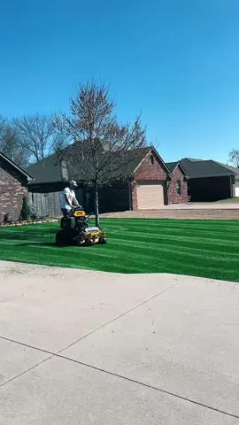 36’’ Wright laying down some stripes on the double pass #lawntok #wrightmowers 