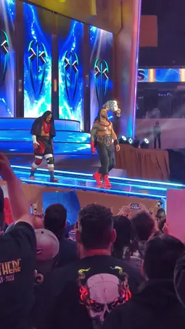 This was an EPIC walkout by Roman Reigns ☝️ 🔥 #WWE #WrestleMania #RomanReigns 