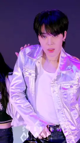 Like crazy - Jimin ♥️ FanCam💜 Studio choom ✨ Me encantaaaa ✨💜 #likecrazysetmefree_pt2지민jiminjimin_face #likecrazyjimin #LikecrazyStudioChoom #studiochoom #JiminxStudioChoom #studiochoomxJimin #parkjimin #jimin #face_jimin #bts_official_bighit #army 