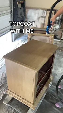 Topcoating with my Earlex HV5500 makes it so easy 😍  #earlex5500 #paintspraying #painting #furnitureflip #diyproject 