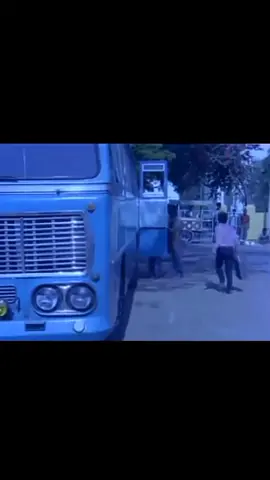 Agni Natchathiram (1988) #tamilcomedy #tamilmovie #tamilmassscene #tamilscene #tamil #bestmovie #yenpondati #marriedlife #agninatchathiram #pondati #pondatioorukupoita #bujang #bachelor 