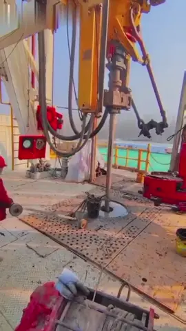 trabajo inteligente... que opinas de este sistema de cuñas? 🔁 NASSSSERI  #drilling #oilfield #petroleum #engineering #oil #petroleo #gas #perfoblogger