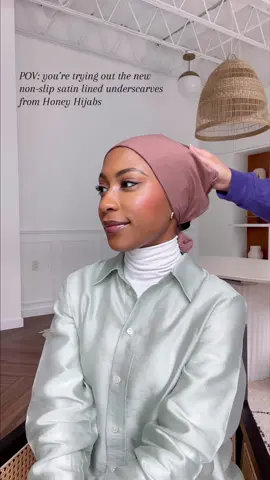 Try it yourself 🫢 Our satin lined underscarves have been updated with extra grip, so they’re non-slip and stay in place all day.  #underscarf #hijabcap #honeyhijabs #hijaber #Ramadan2023 