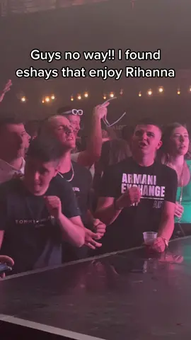 Do they pass the vibe check?? #eshays #singing #rihanna #clubbing #nightclub #sydney #sydneynightlife #homethevenue 