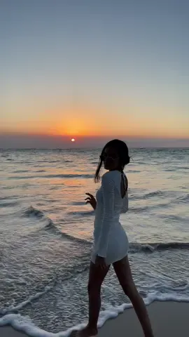 🌅🧘🏻‍♀️ #fyp #rd #sunset 