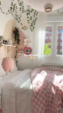 Do u like cleaning your room?🤍 #preppyvlog #vscobyym #aesthetic #vsco #preppy #skincare #dailyvlog #preppyroom #aestheticroom #room #productive #morningroutine #clean #cleaning #reset #resetroutine #easter #Vlog 
