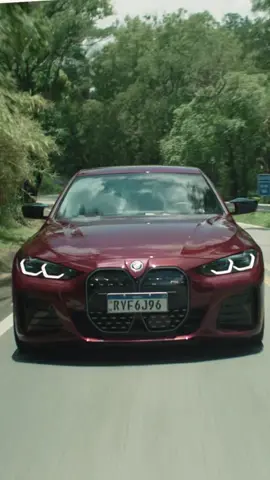 A bordo de um BMW i4, sua aventura se transforma em um piscar de olhos. #BMW #i4 📸 Ricardo Santanna