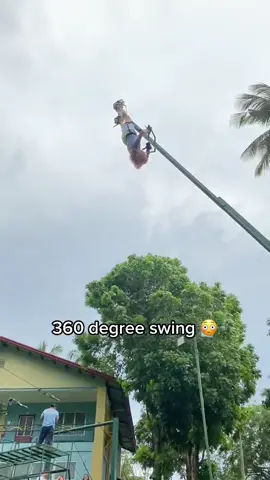 Would you try this? 😅 (via @yunisagwapa) #swing #360 #upsidedown #scary 