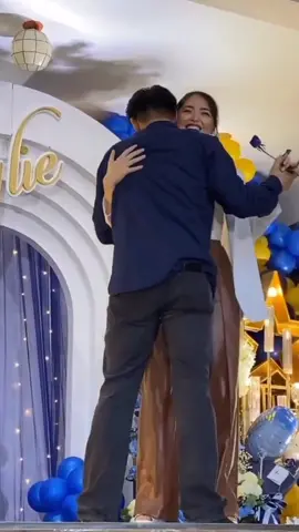 OMG! how sweet 😍 #fatherdaughter  #kyliepadilla  #senatorrobinpadilla 
