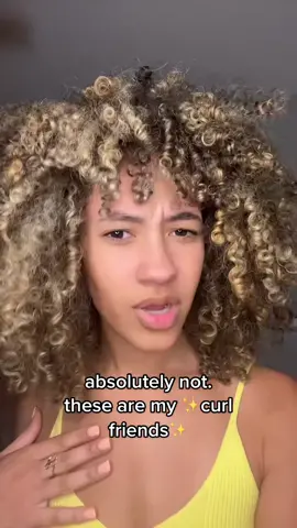 you guys are my little curl besties 💖 #curlyhair #curlyhairstyles #curlyproducts #curlyhairjourney #curlyroutine #hairroutine #hairvolume #EmbraceyourCurls 