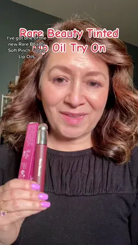 My first impressions of the @rarebeauty.   Soft Pinch Tinted Lip Oil - gifted by @skeepers_us . I have the shade Affection, which is described as a muted berry.  Love the shade and the doe foot applicator allows for precise application, which is absolutely necessary with this thin formula.  The high shine is my preference as well as it hides lip lines.  This lip oil has a very “slippy” feel to it, whereas other lip oils have some “grab” to them. The jojoba and sunflower seed oils are nourishing to the lips and there is definitely some staining that occurs.  However, after eating , I was left with visible lines at the edges of the lips where the staining was more intense.  So definitely plan on touching up and make sure you throw this in your bag for touch ups throughout the day. Not a bad product , but I have other lip oils in my massive collection that I prefer. Do you like a formula like this? #rarebeauty #firstimpressions #newmakeup #lipoil #springvue #newmakeuplaunch #skeepers #honestreviews #liptreatment #softpinchtintedlipoil #makeupdemo