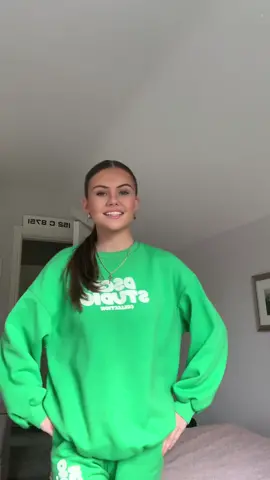 Me🤝tracksuits 