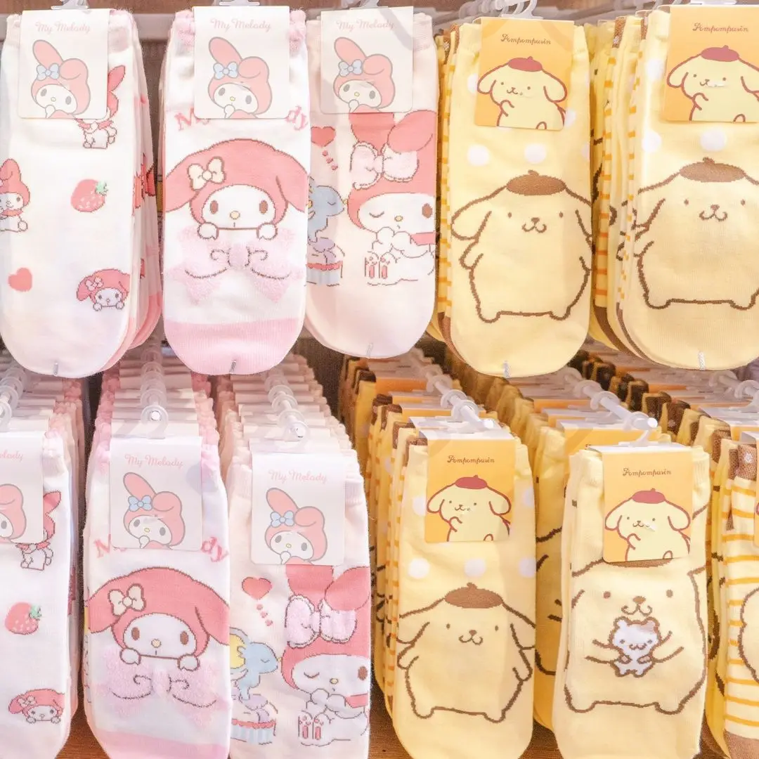 😉Looking for some cute and comfy socks to brighten up your day? #miniso #minisosanrio #sanrio #socks #gift #myroom #foryou 