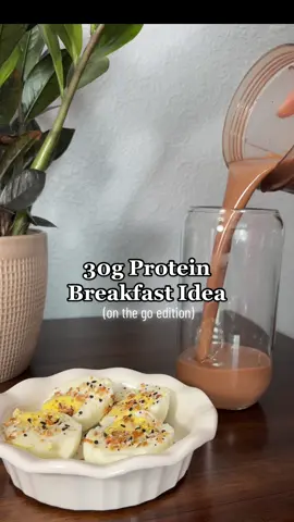 I have this protein coffee shake on repeat!  #highproteinbreakfast #30gramsprotein #balancedlifestyle #proteinshake #proteincoffee 