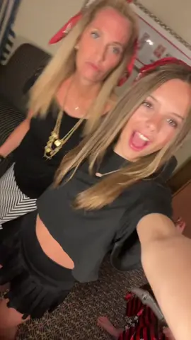 your 3 @ owes you 4$!#goldhinge #preppy #lulu #piratenightdisneycruise 