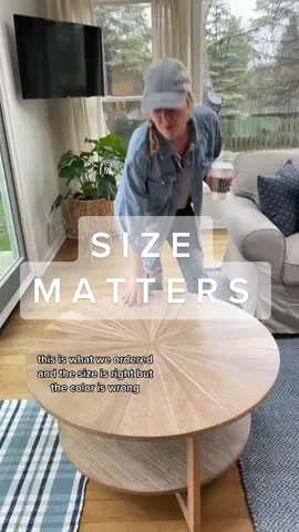 😅 Which table do you like better? #stylingtips #homestyling #interiordecorating #indianastylist #indianarealtor #indianahomes #homestaging #sizematters 