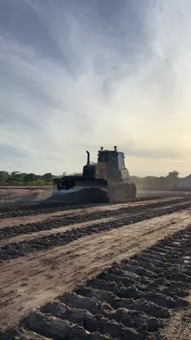 Beautiful Florida days 🤟#cat #komatsu #dozer #construction #dirt #earthwork #loader 