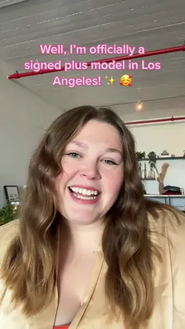 Is this a fun way to tell y’all the exciting news?? 😄🎉  I announced the modelling agency I signed with over on my eye gee! 😉  Thank you to everyone who has supported me getting this far. 💕 Here’s to what’s ahead! 🥂  #plussizestyle #plussizetiktok #plussizemodelslife #plussizemodel #losangelesmodel #plussizemodel #curvemodel 